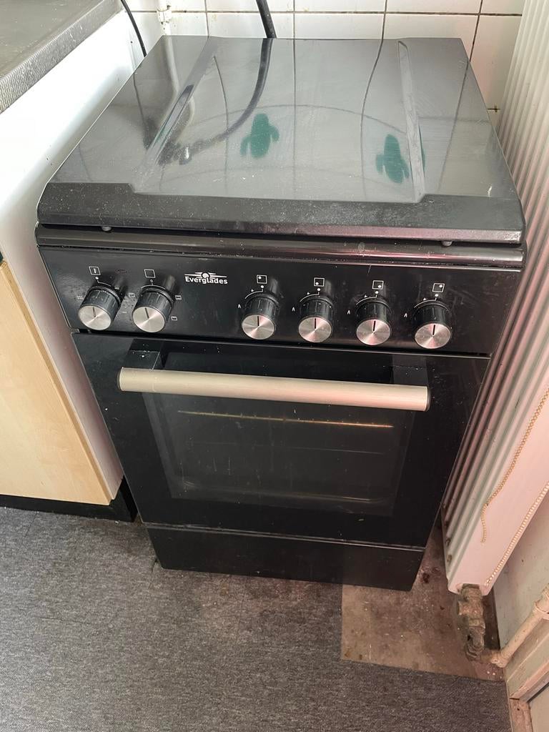 Everglades fornuis met oven, Witgoed en Apparatuur, Fornuizen, Ophalen, 4 kookzones, Zo goed als nieuw, Gas