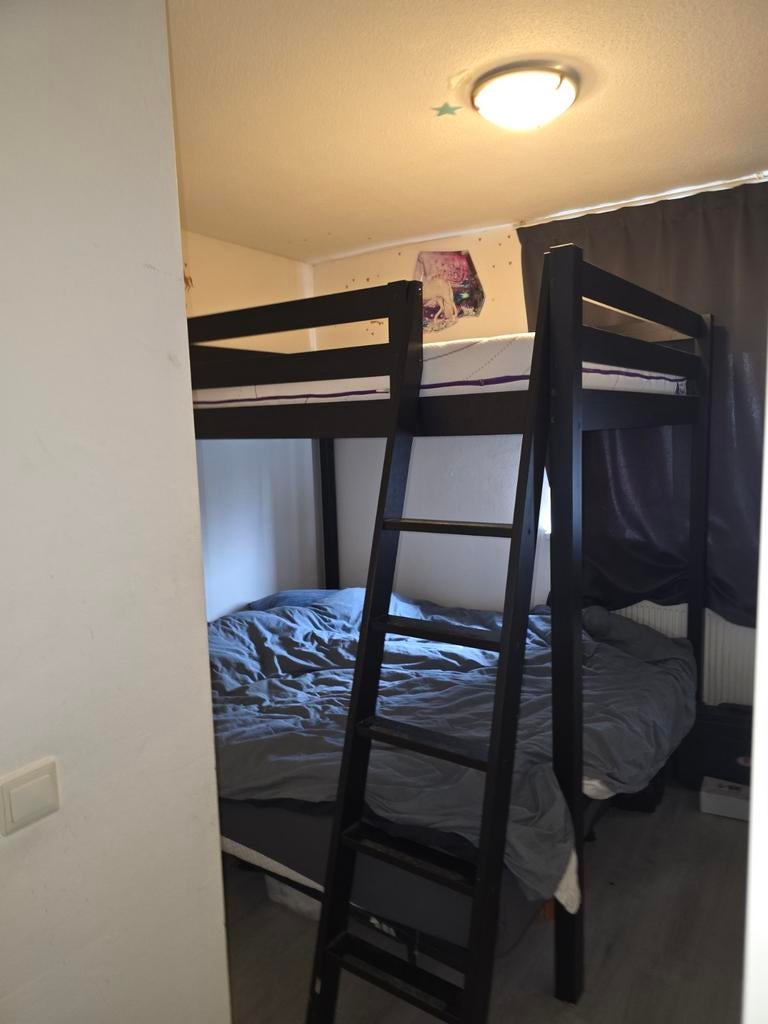 Stevige hoogslaper 140x200 met bureau en veel ruimte, Kinderen en Baby's, Kinderkamer | Stapelbedden en Hoogslapers, Gebruikt