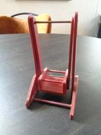Houten schommel voor popje of poppenhuis (15 cm hoog)., Antiek en Kunst, Ophalen of Verzenden