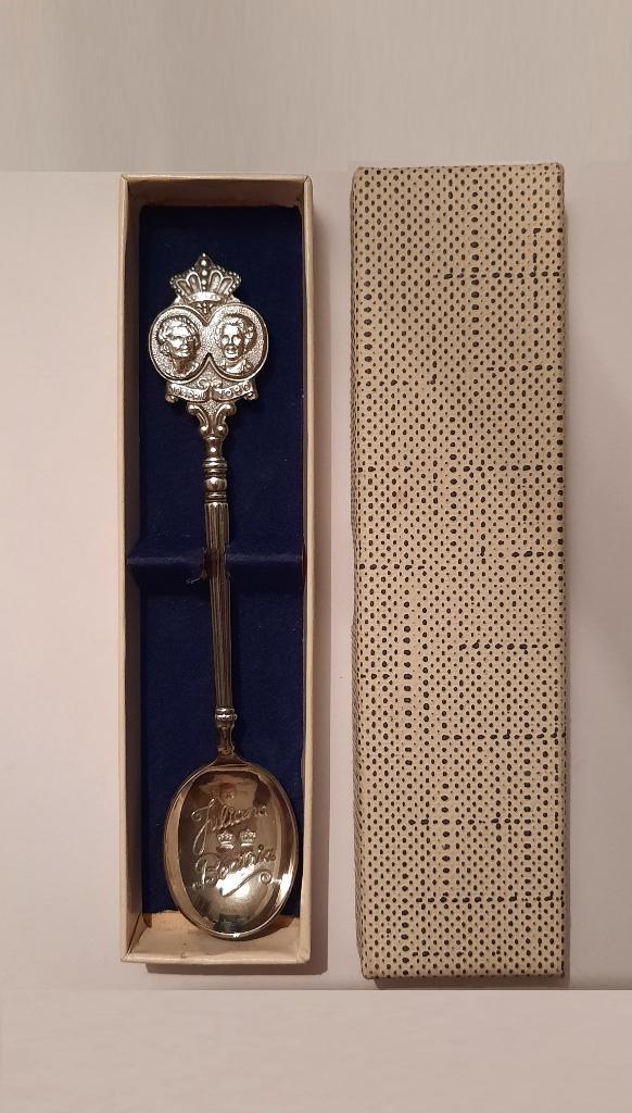 HERDENKINGSLEPELTJE TROONWISSEL JULIANA BEATRIX 30-04-1980, Ophalen of Verzenden, Zilver