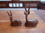 2 vintage houten beeldjes van een hert met jong., Ophalen of Verzenden