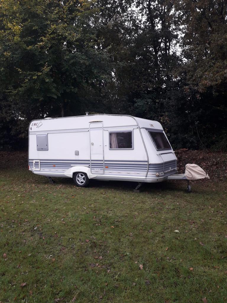 LMC Luxus 470RD Caravan uit 2001 - Comfortabel en Compleet, Rondzit, Omvormbare zithoek, Particulier, 4 tot 5 meter