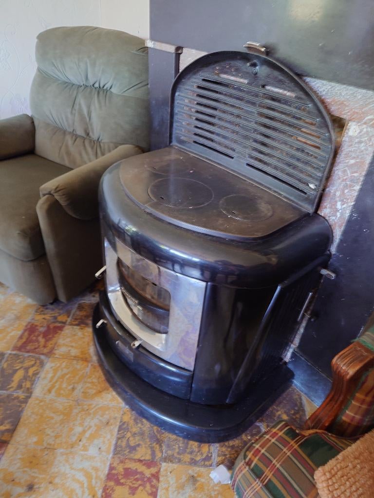 Vrijstaande zwarte kachel met kookplaat en venster, Ophalen, Gebruikt, Overige brandstoffen, Vrijstaand