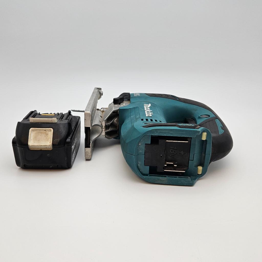 Makita DJV182 Decoupeerzaag incl. 5Ah Accu en Oplader, Makita, Zo goed als nieuw, Support@makita.com, Makita Corporation, 3-11-8, Sumiyoshi-cho, 
Anjo, Aichi 446-8502
Japan