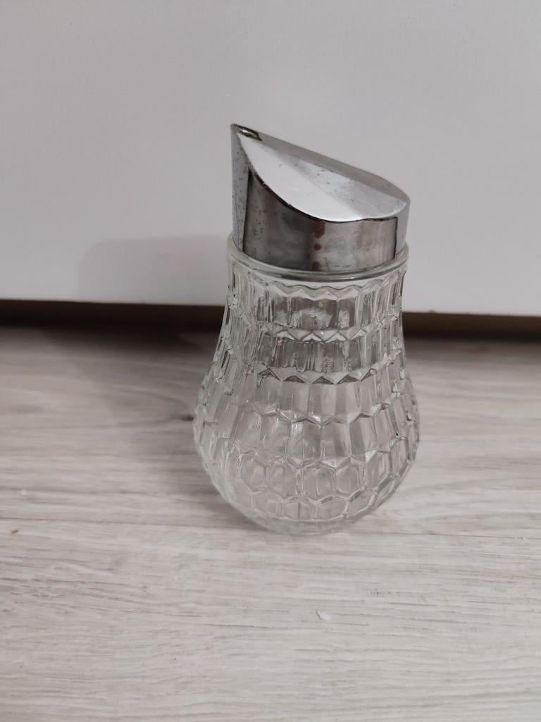 Glazen suikerstrooier met metalen dop, Huis en Inrichting, Keuken | Keukenbenodigdheden, Ophalen of Verzenden, Zo goed als nieuw