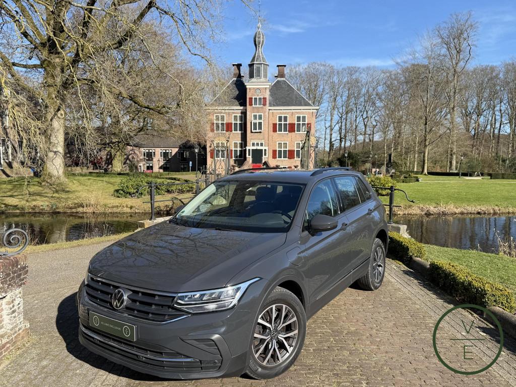 Volkswagen Tiguan 1.4 TSI eHybrid R-Line Business+ | Plug-In, Auto's, Volkswagen, Stof, Hybride Elektrisch/Benzine, 10 kWh, SUV of Terreinwagen