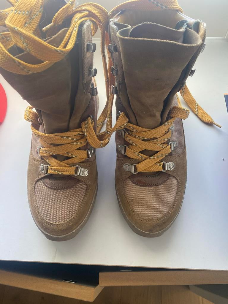 Isabel Marant laarzen mt 38, Kleding | Dames, Schoenen, Bruin, Lage of Enkellaarzen, Ophalen of Verzenden, Zo goed als nieuw