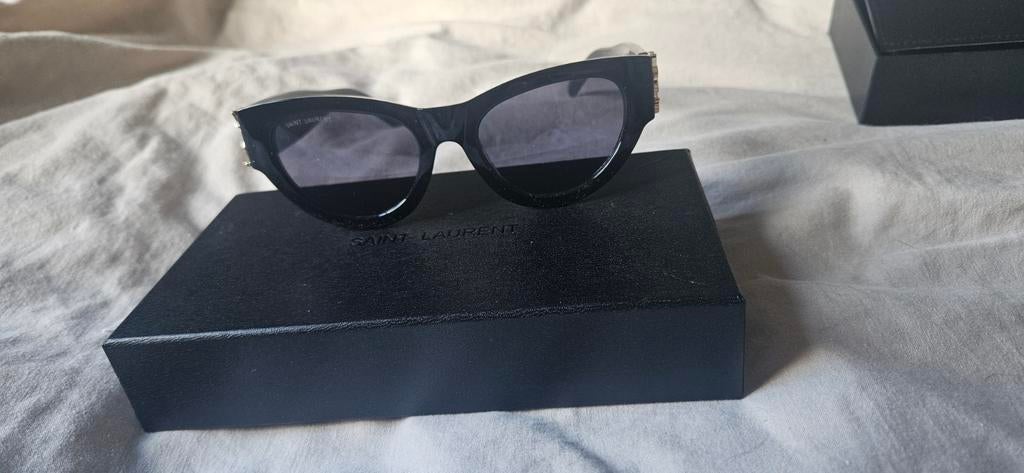 Zwarte Yves Saint Laurent zonnebril, Ophalen of Verzenden, Nieuw, Zwart, Overige merken