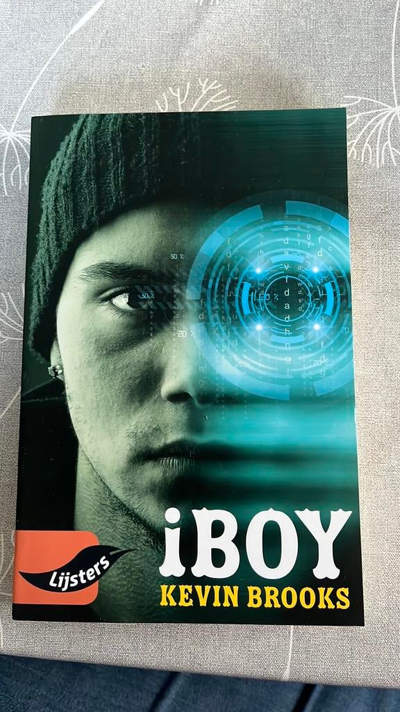 Kevin Brooks - iBoy, Kevin Brooks, Ophalen of Verzenden, Zo goed als nieuw, Fictie