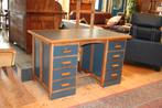 Vintage Eiken Bureau met 8 Laden (Klassiek Kneehole-ontwerp), Ophalen, Bureau, Info@degezel.nl, De Gezel