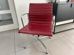 Vitra Eames ea108 stoel bordeaux rood leer / chroom, Vitra, Ophalen of Verzenden, Zo goed als nieuw, Nvt