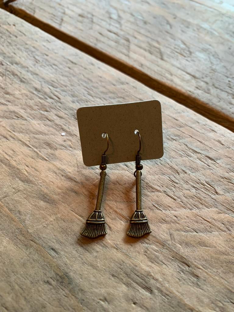 Bezems, Sieraden, Tassen en Uiterlijk, Oorbellen, Overige materialen, Hangers, Bruin, Nieuw