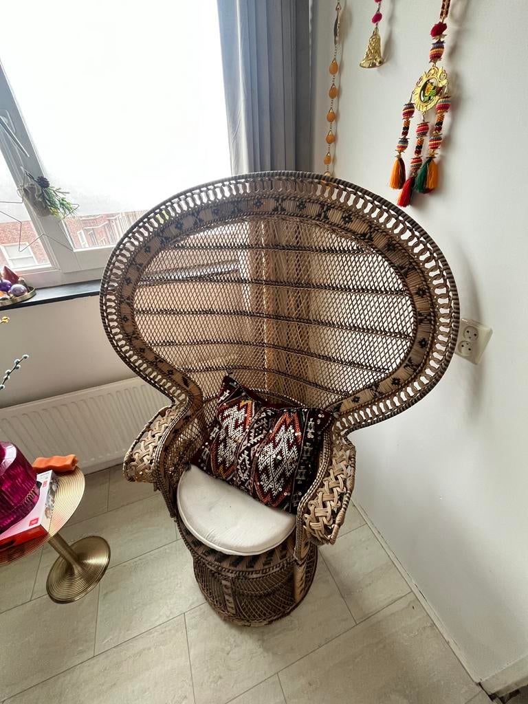 Vintage rotan pauwenstoel - perfect voor een bohemian interi, Gebruikt, Bruin, Riet of Rotan, Ophalen of Verzenden