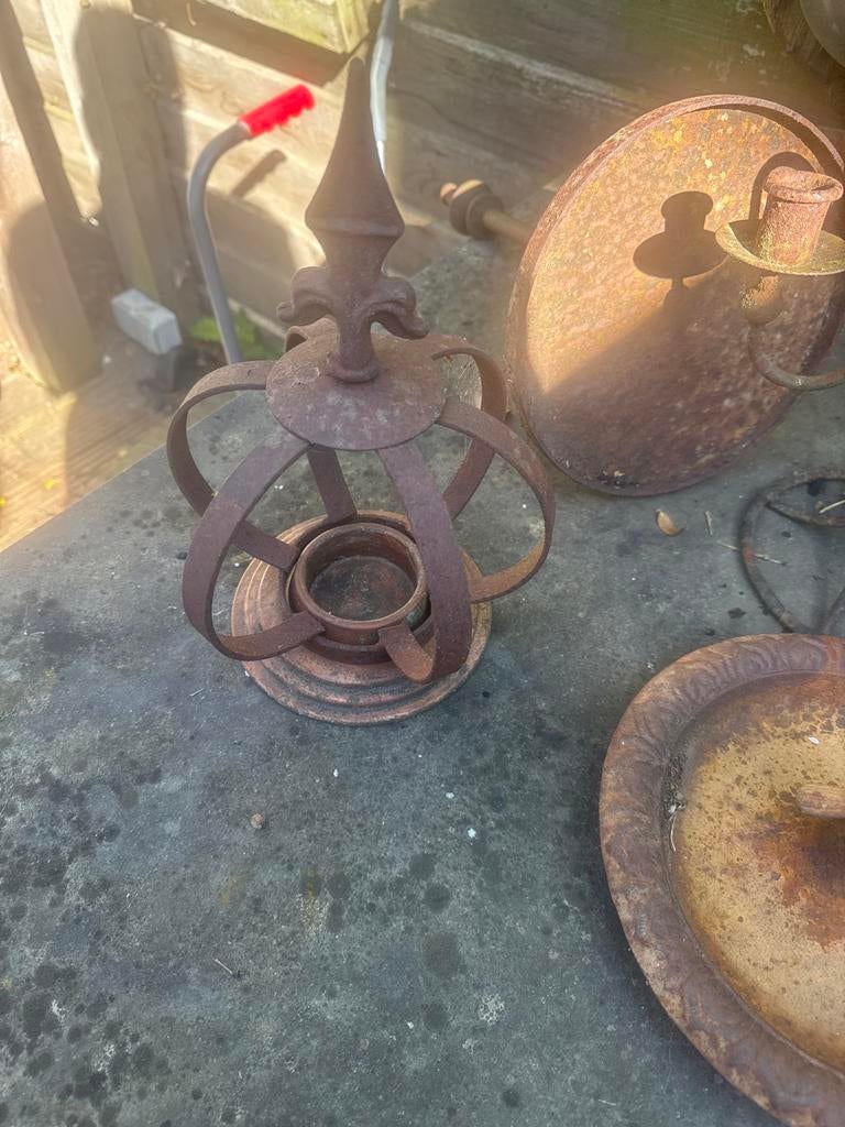 Decoratieve Roestige Metalen Tuinornamenten, Antiek en Kunst, Ophalen, Overige materialen