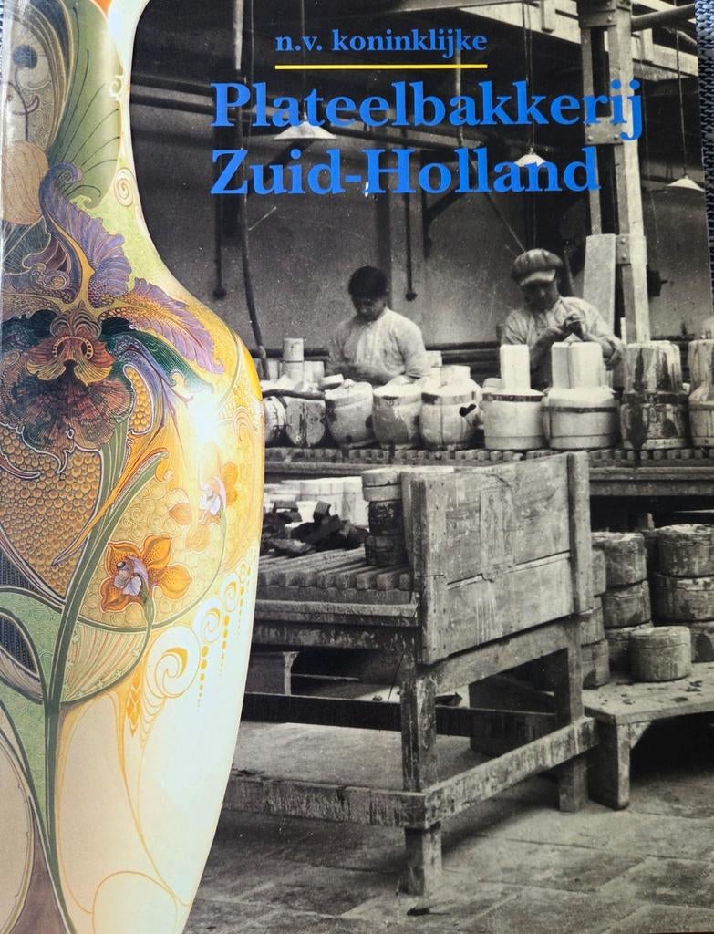 Boek n.v. Koninklijke Plateelbakkerij Zuid-Holland, Antiek en Kunst, Antiek | Keramiek en Aardewerk, Ophalen of Verzenden