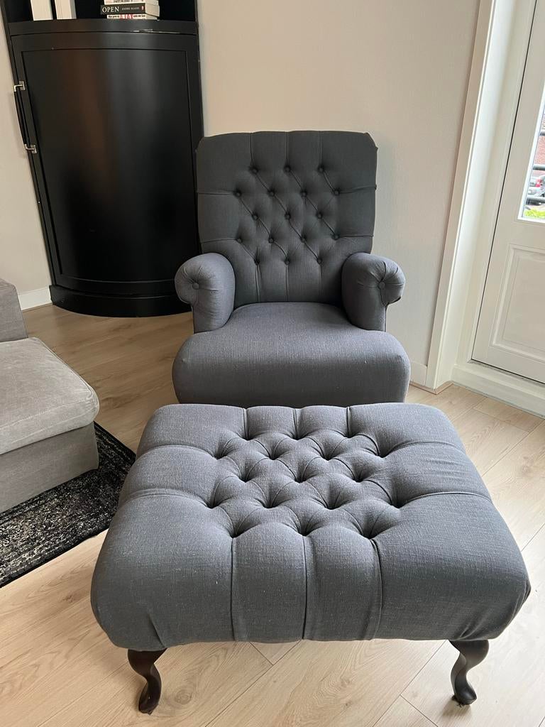 Grijze stoel met voetenbankje, Ophalen, Gebruikt, Stof, Rechthoekig