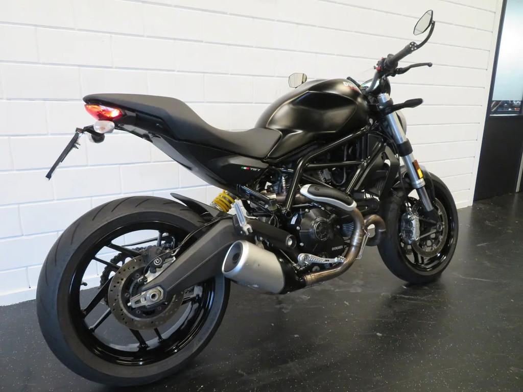 Ducati Monster MONSTER 797 BLACK EDITION HISTOR € 6.950,00, Motoren, Motoren | Ducati, Bedrijf, 797 cc, Naked bike