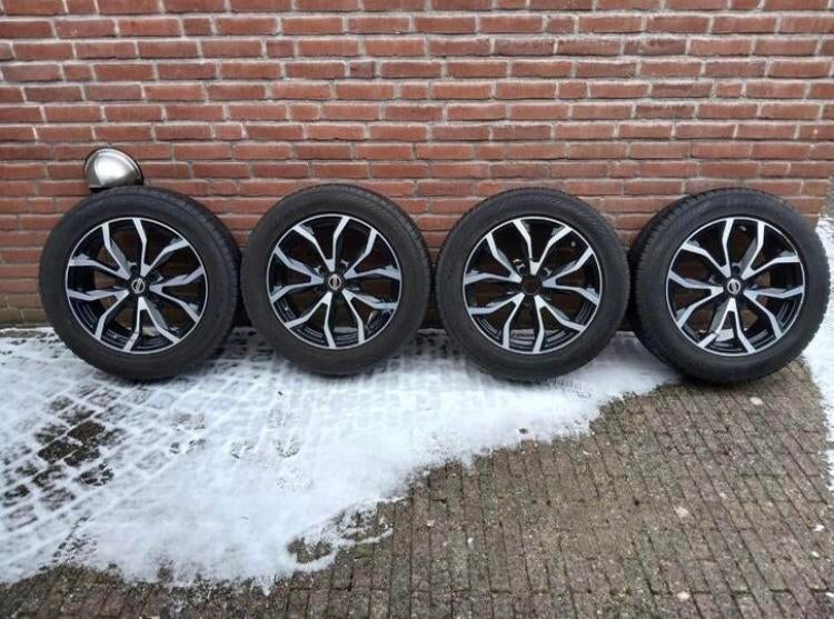 Set van 4 winterbanden met velgen 215/60R17 Nissan Qashqai, Auto-onderdelen, Banden en Velgen, Banden en Velgen, 17 inch, Personenwagen