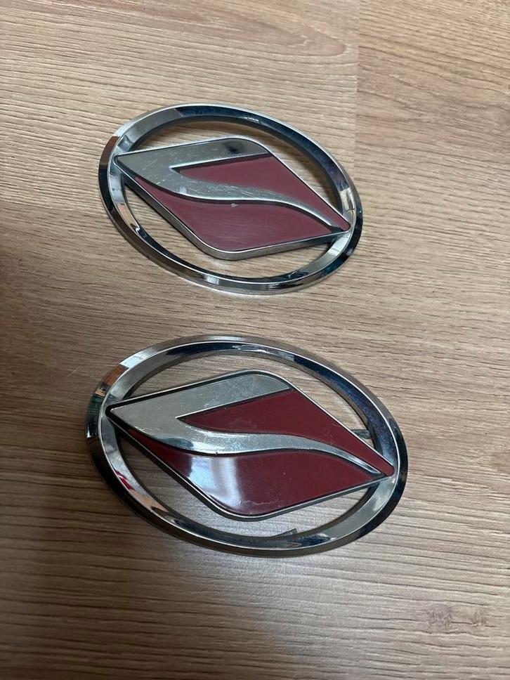 Set Landwind kunststof emblemen, Verzamelen, Automerken, Motoren en Formule 1, Gebruikt, Auto's, Ophalen of Verzenden