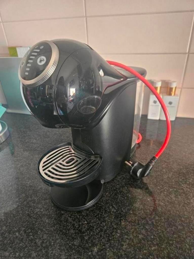 Nescafé Dolce Gusto Genio S KP 340 Capsulemachine, Witgoed en Apparatuur, Koffiezetapparaten, Ophalen, Koffiemachine, Zo goed als nieuw