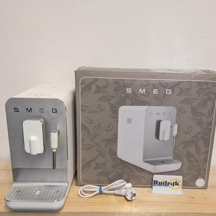 Smeg Espressomachine BCC02 wit - Met melkopschuimer - Refurb, Witgoed en Apparatuur, Koffiezetapparaten, Zo goed als nieuw
