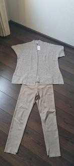Mooie taupekleurige set, zgan!, Ophalen of Verzenden, Zo goed als nieuw, Maat 38/40 (M), Beige
