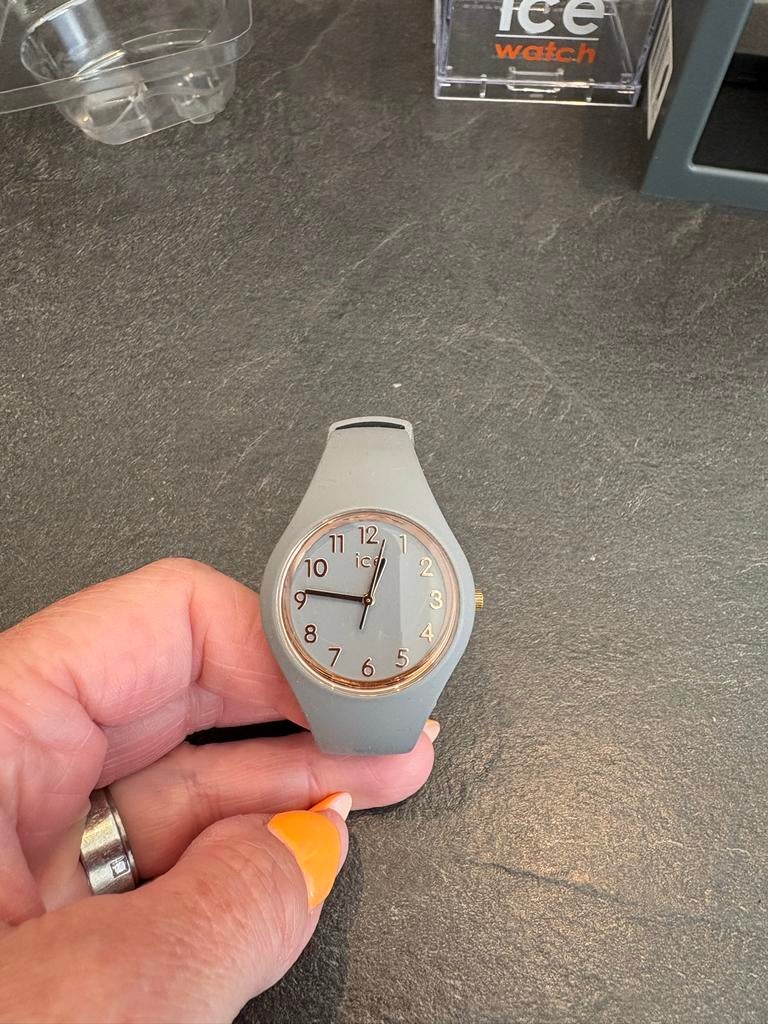 Ice Watch grijs met rose gouden wijzerplaat, Overige merken, Kunststof, Polshorloge, Ophalen of Verzenden