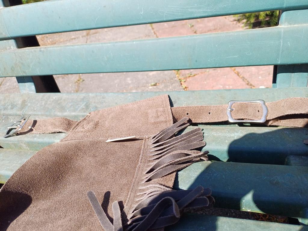 Bruine suède lange chaps met franjes - Western stijl, Dieren en Toebehoren, Ophalen of Verzenden, Gebruikt, Overige soorten, Overige typen