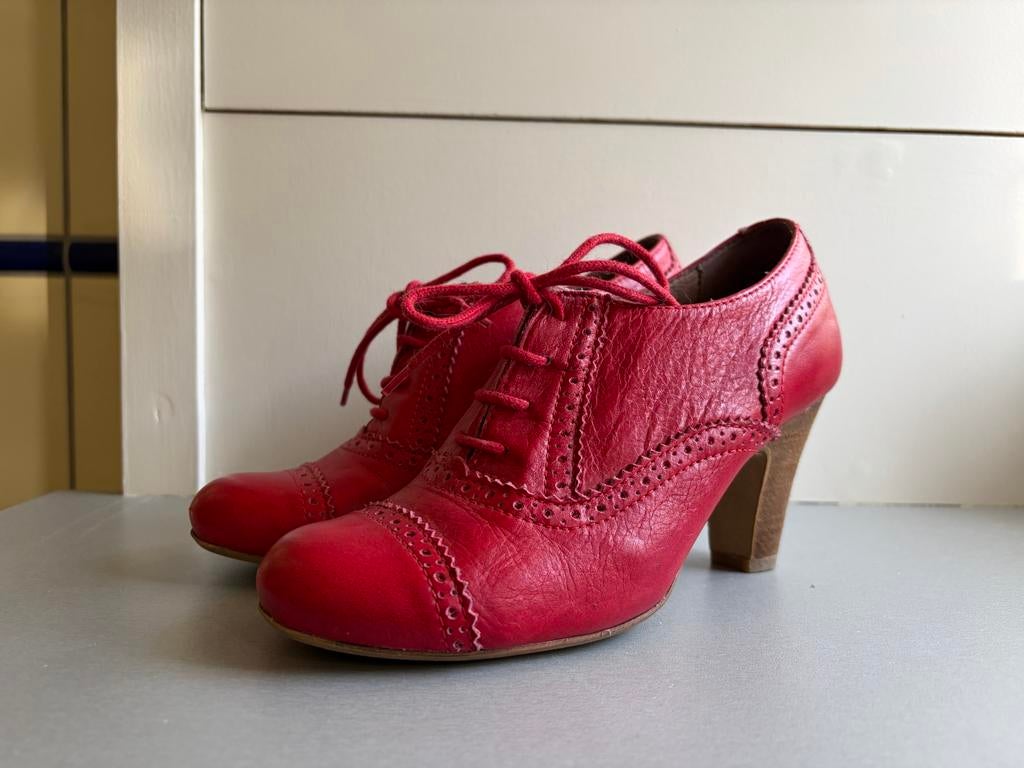 Rode schoenen (Sacha), Ophalen of Verzenden, Zo goed als nieuw, Rood