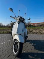 Vespa Sprint 2017, 4 takt, wit zwart, 54 km/h, geel kenteken, Fietsen en Brommers, Scooters | Vespa, Ophalen, Gebruikt, Maximaal 45 km/u