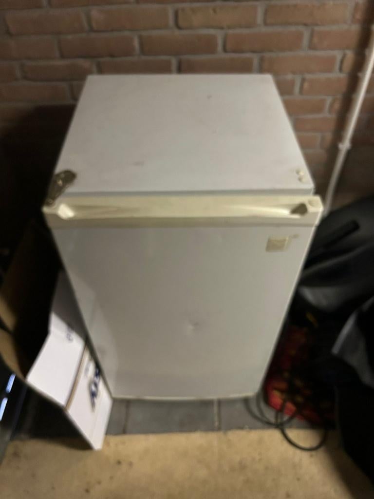 Tafelmodel (bier)koelkast, Witgoed en Apparatuur, Koelkasten en IJskasten, Ophalen, Minder dan 85 cm, Minder dan 75 liter, 45 tot 60 cm