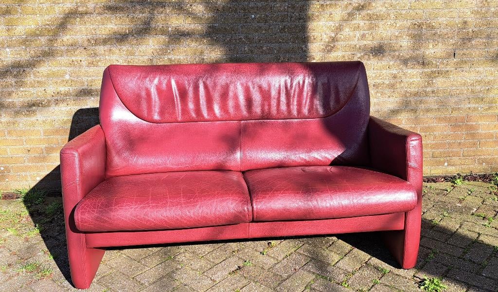 Rood leren bankje 2 zits, tweezits recht, Ophalen, Gebruikt, Tweepersoons, 150 tot 200 cm
