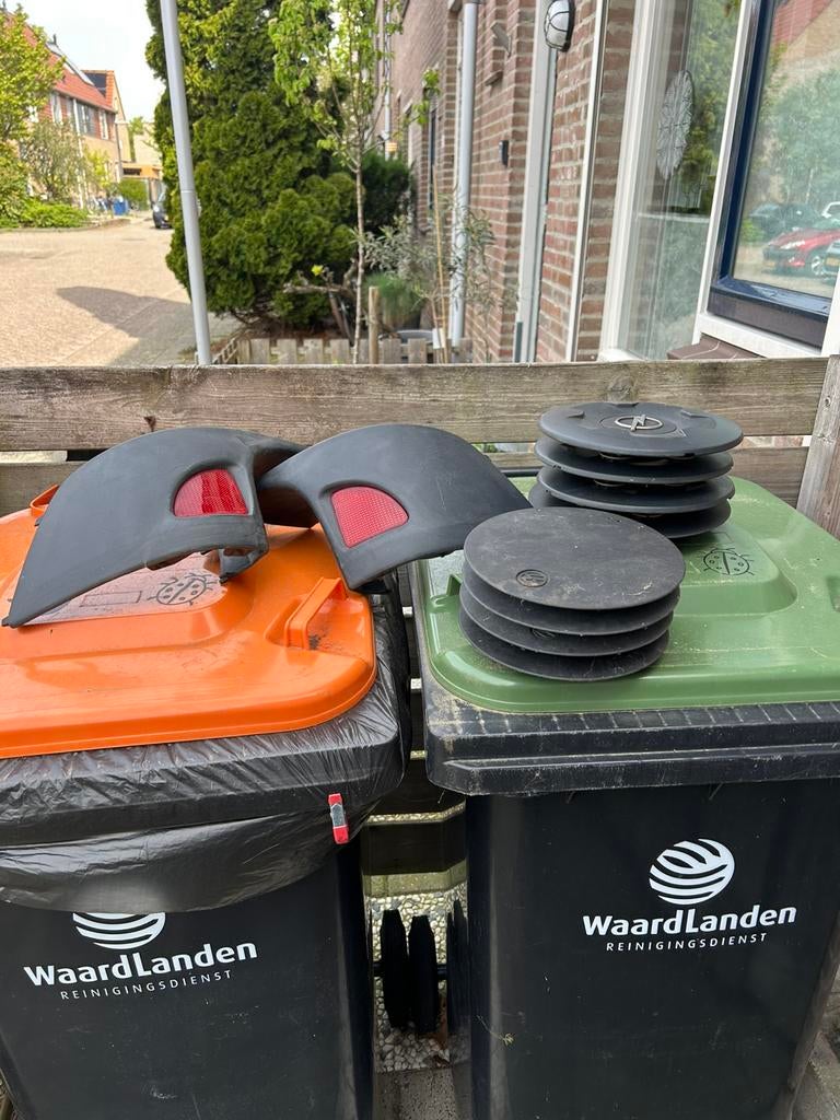 Wieldoppen en bumper hoeken VW T4. Orginelekm kunstof delen, Ophalen, Zo goed als nieuw