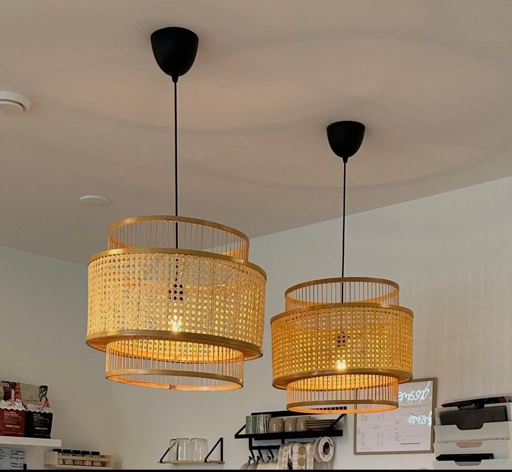 Rotan hanglampen 2 stuks, Huis en Inrichting, Ophalen of Verzenden, Zo goed als nieuw, 50 tot 75 cm