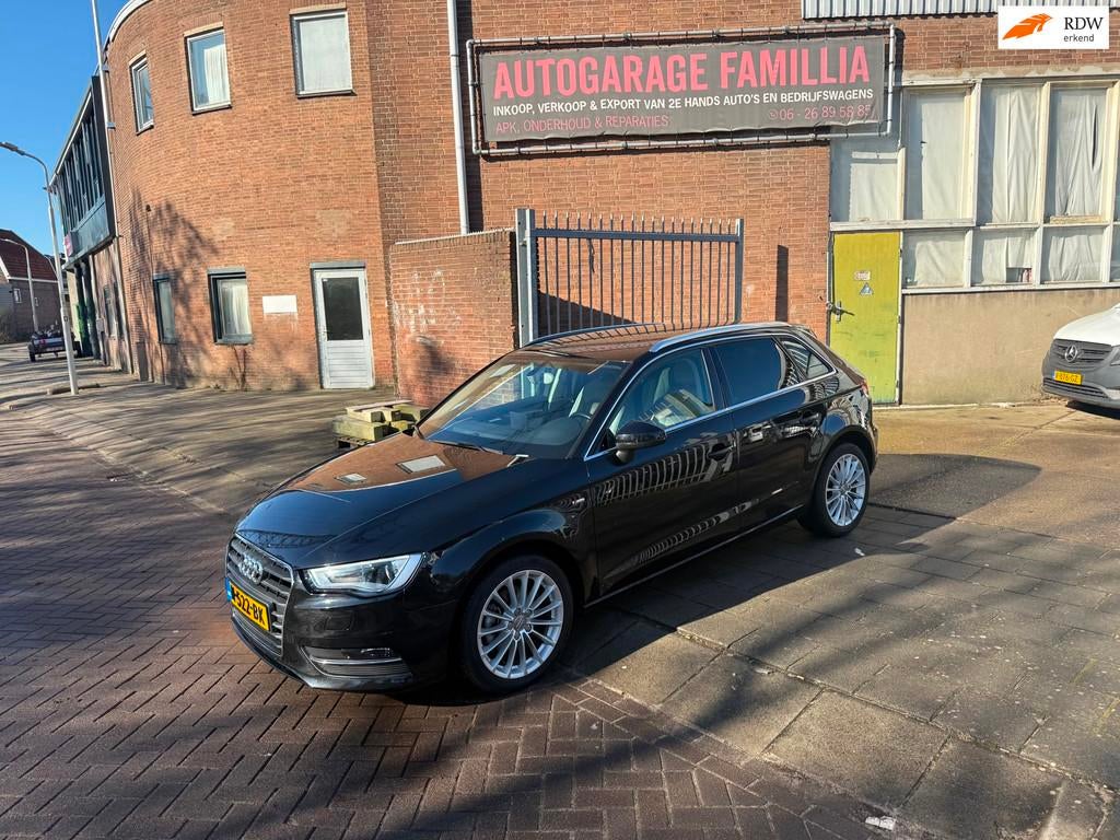 Audi A3 Sportback 1.6 TDI Ambition Pro Line S, Auto's, Euro 5, Gebruikt, 4 cilinders, Zwart