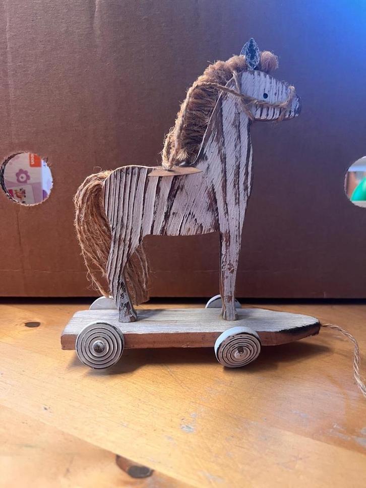 Charmant vintage houten paardje op wieltjes, Kinderen en Baby's, Kinderkamer | Inrichting en Decoratie, Ophalen of Verzenden