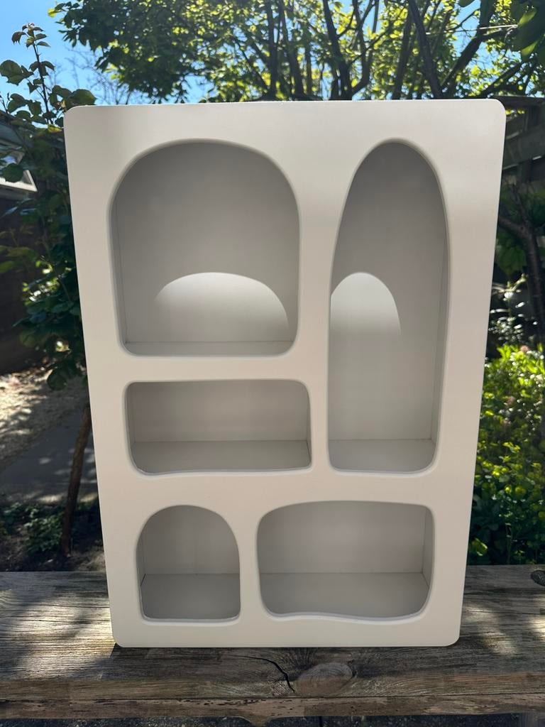 Wit wandrek / wandkast met asymmetrische vakken 65x45x15 cm, Ophalen, Zo goed als nieuw