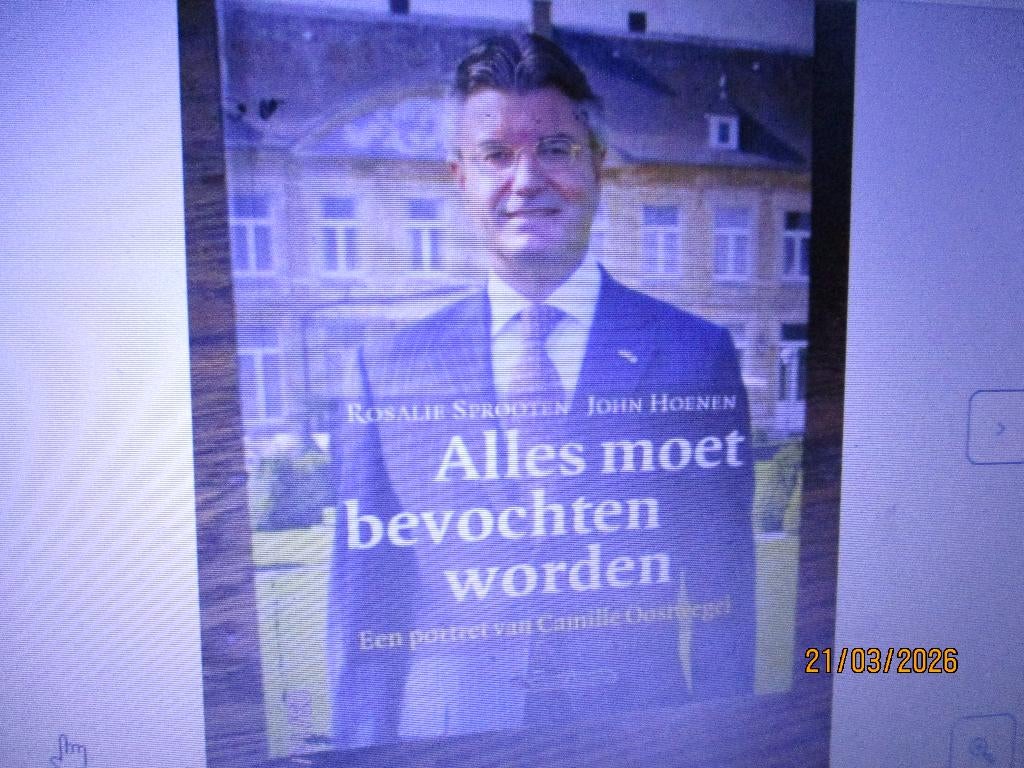 Alles moet bevochten worden Camille Oostwegel 9789086690220, Ophalen of Verzenden, Zo goed als nieuw