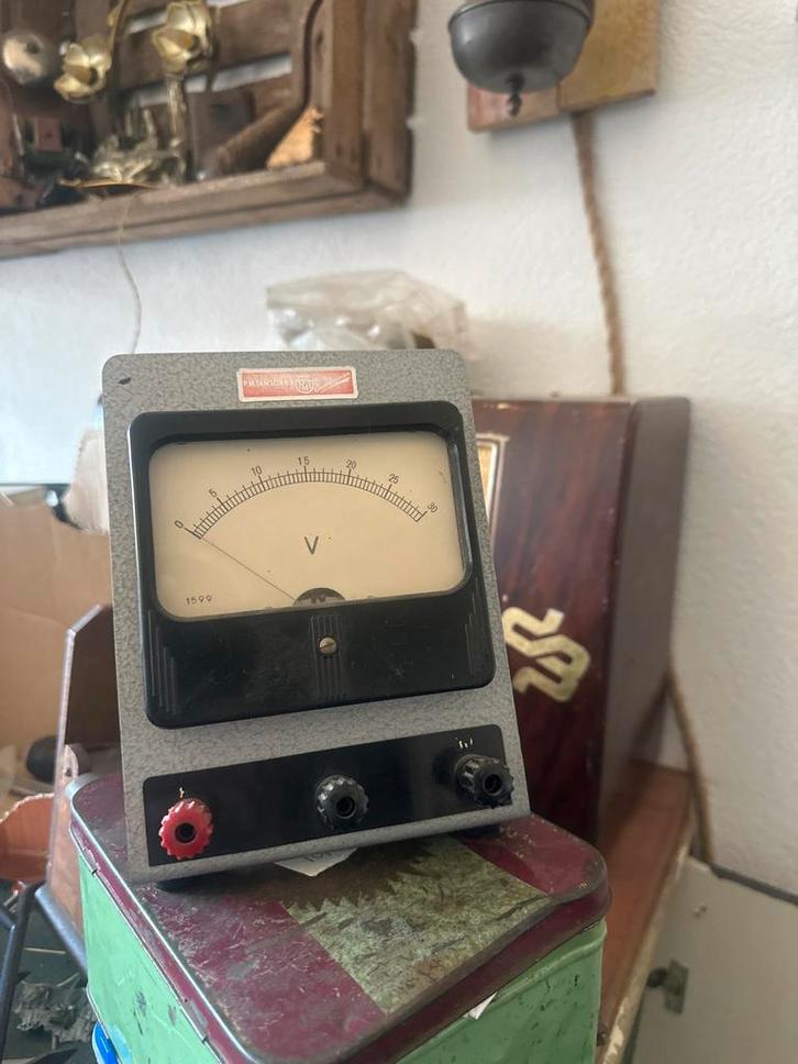Vintage Voltmeter - Ideaal voor Lesmateriaal en Hobbyisten, Doe-het-zelf en Verbouw, Meetapparatuur, Gebruikt, Elektriciteit, Ophalen of Verzenden