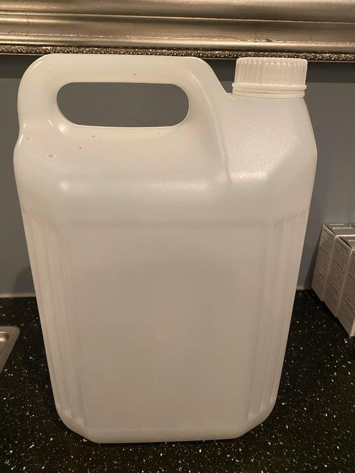 5 liter jerrycan - Witte kunststof jerrycan met dop, Doe-het-zelf en Verbouw, Overige Doe-het-zelf en Verbouw, Gebruikt, Ophalen of Verzenden