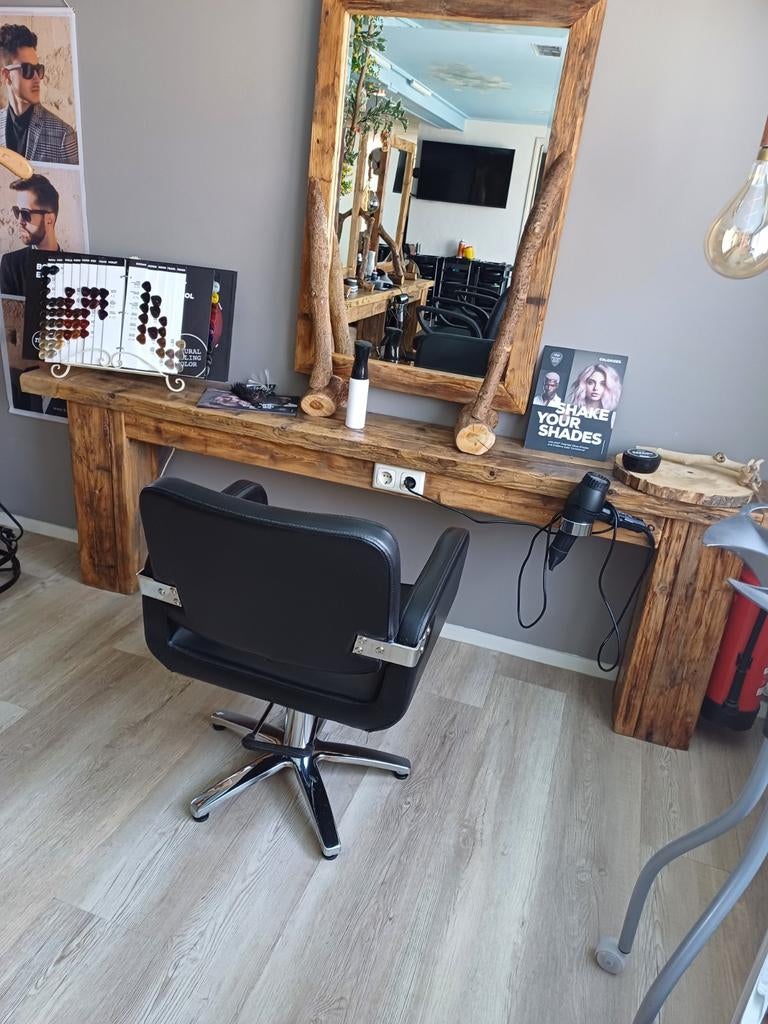 Zwarte kappersstoel, verstelbaar, zo goed als nieuw, Diensten en Vakmensen, Kappers en Thuiskappers