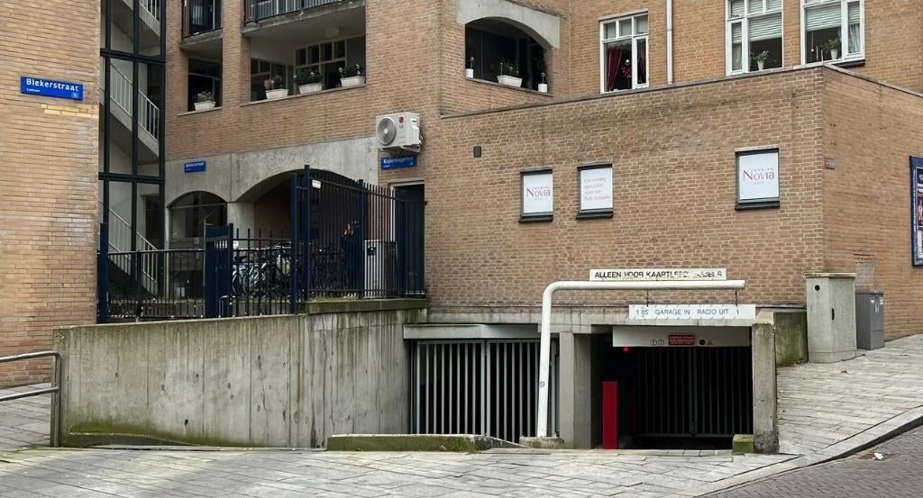 Te koop parkeerplaats Blekerstraat Almere