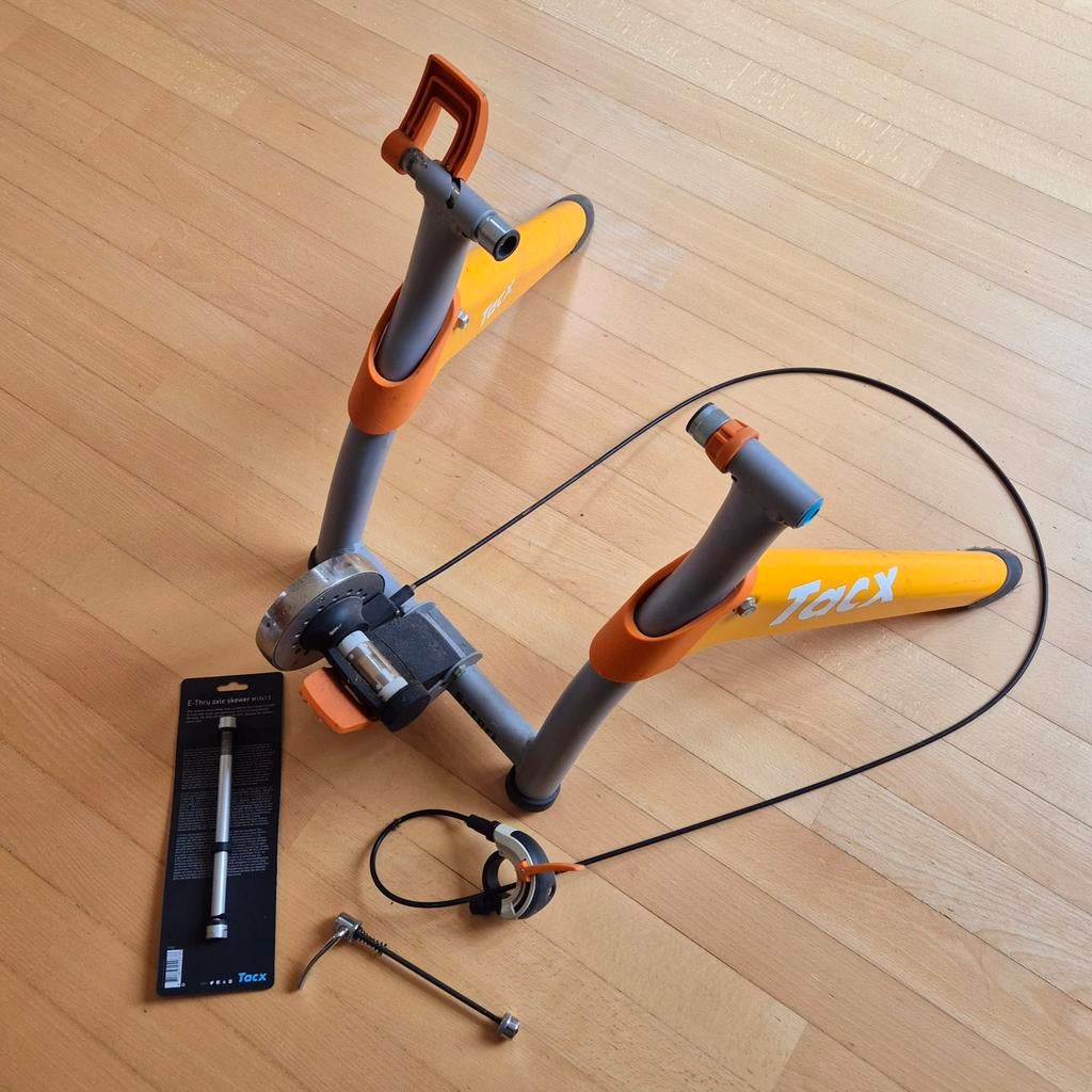 Tacx Satori fietstrainer T1850, incl. Tacx steekas., Ophalen, Hometrainer