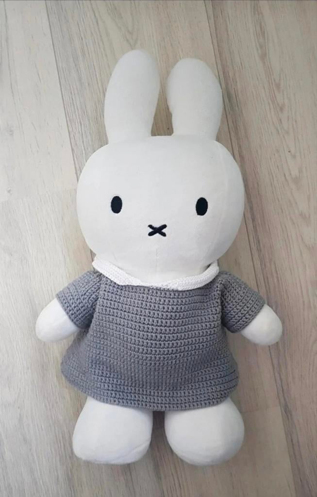 Nijntje knuffel 44 cm met zelf gehaakt jurkje, Konijn, Nijntje, Ophalen of Verzenden, Zo goed als nieuw