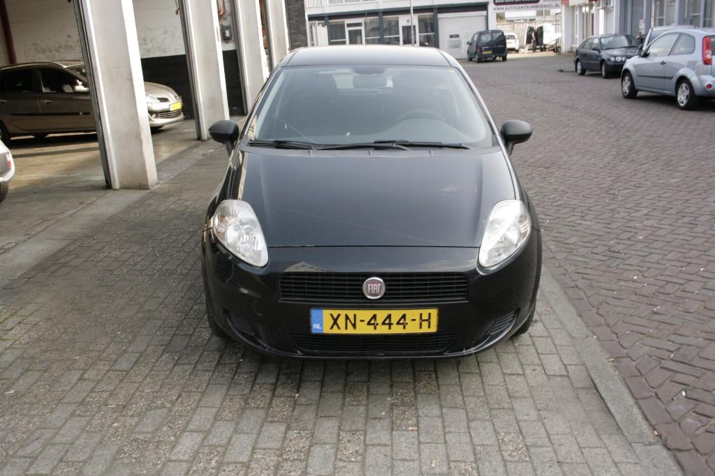 Fiat Punto 1.2 5DR 2013 Zwart, Voorwielaandrijving, Stof, 40 €/maand, 1242 cc