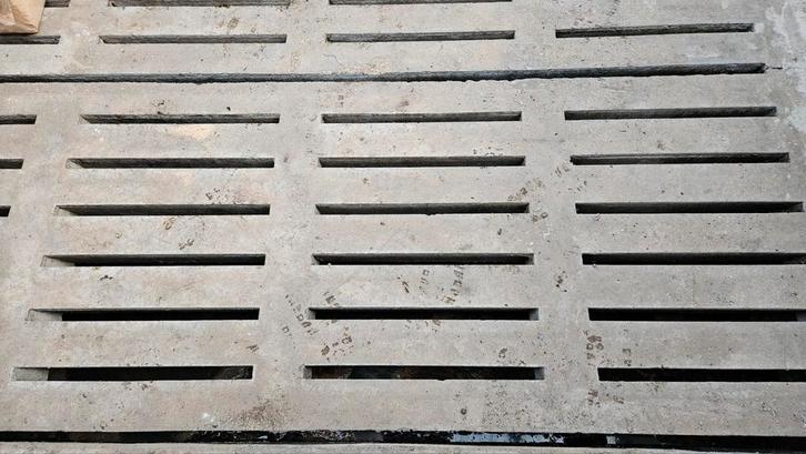 Betonroosters veerooster, Doe-het-zelf en Verbouw, Platen en Panelen, Gebruikt, Ophalen