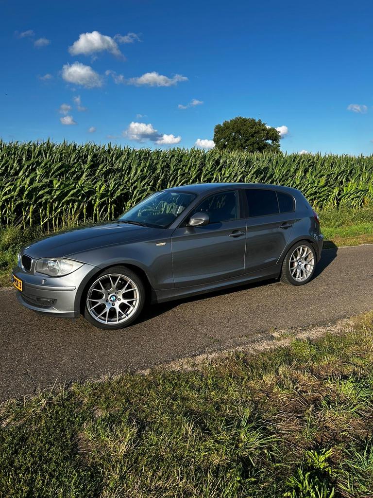 BMW 1-Serie 2.0 116I 5DR 2011 Grijs, Auto's, 1-Serie, Bluetooth, Achterwielaandrijving, 1995 cc