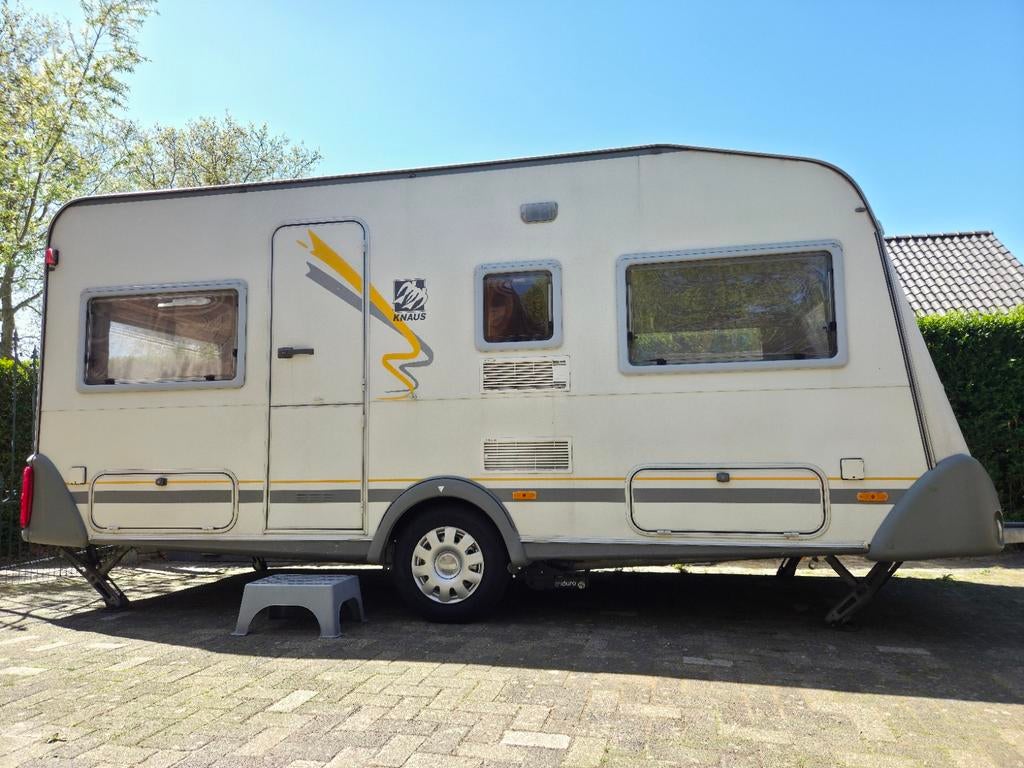 Caravan Knaus Südwind 450 TU 1998 incl mover voortent luifel, Caravans en Kamperen, Caravans, Schokbreker, Omvormbare zithoek