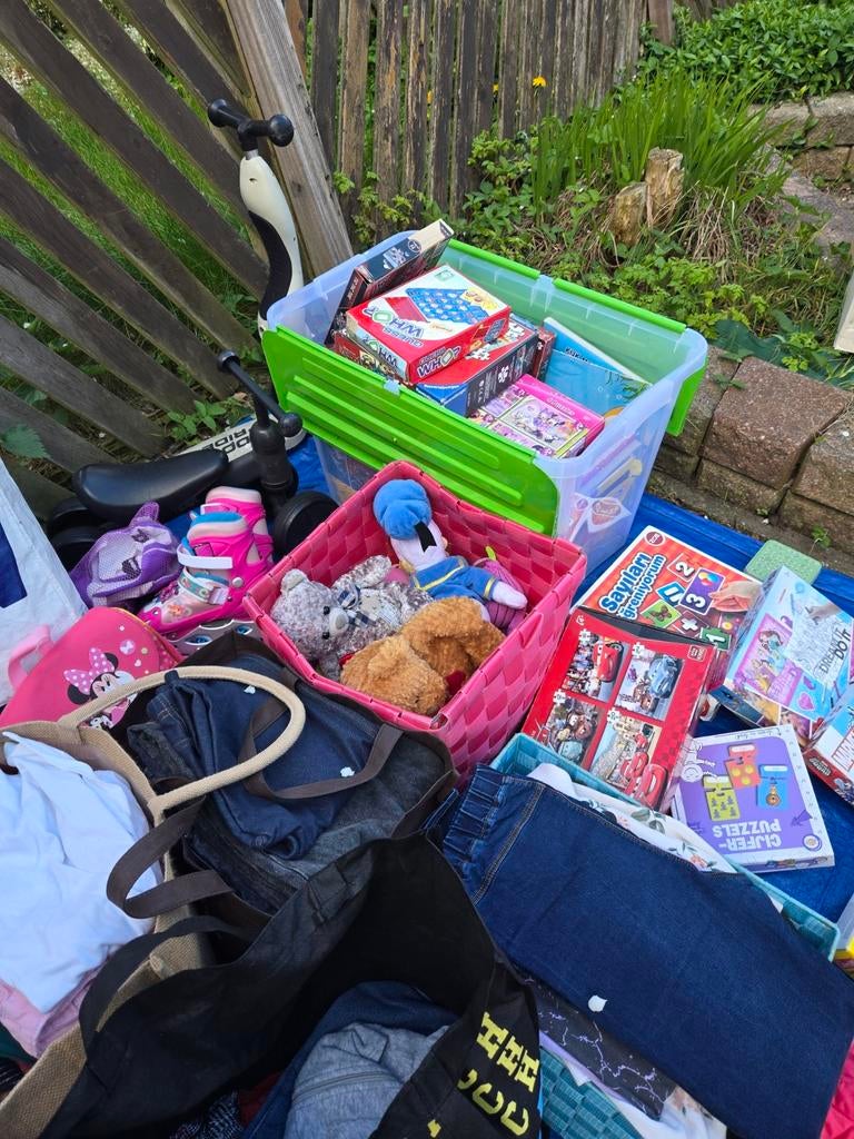 🧡👑️Koningsdag pakket • nette kinderkleding + speelgoed, Diversen, Rommelmarktspullen, Gebruikt, Ophalen