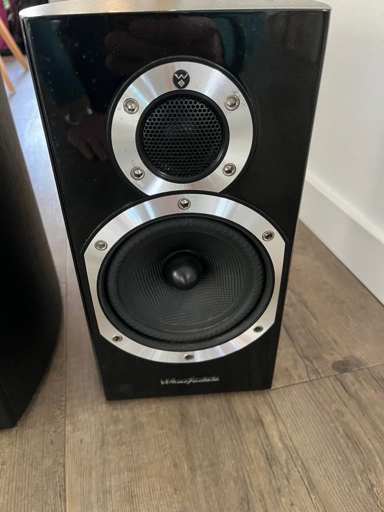 Bookshelf speakers Wharfedale Diamond 10.1